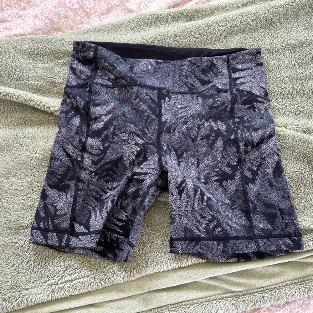 Lululemon 6” shorts